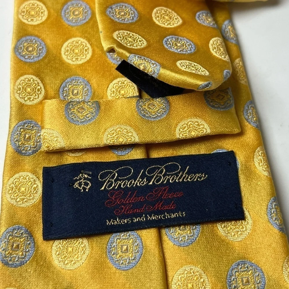 Brooks Brothers Golden Fleece Hand Made 100% Silk Made in Italy Geometric Tie